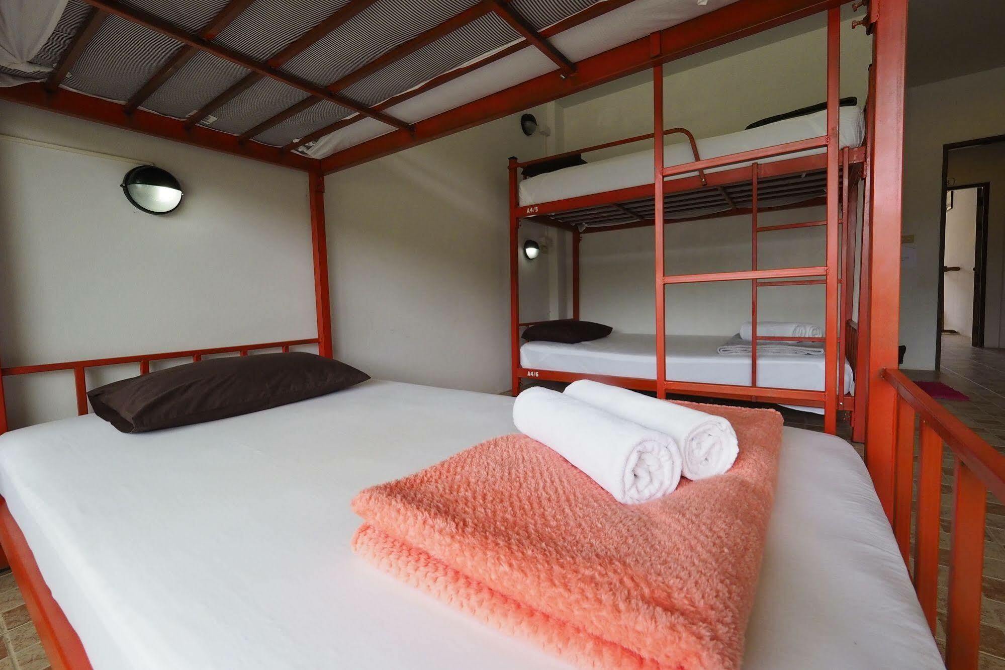 Fan Dee Hostel Koh Lanta Exterior photo